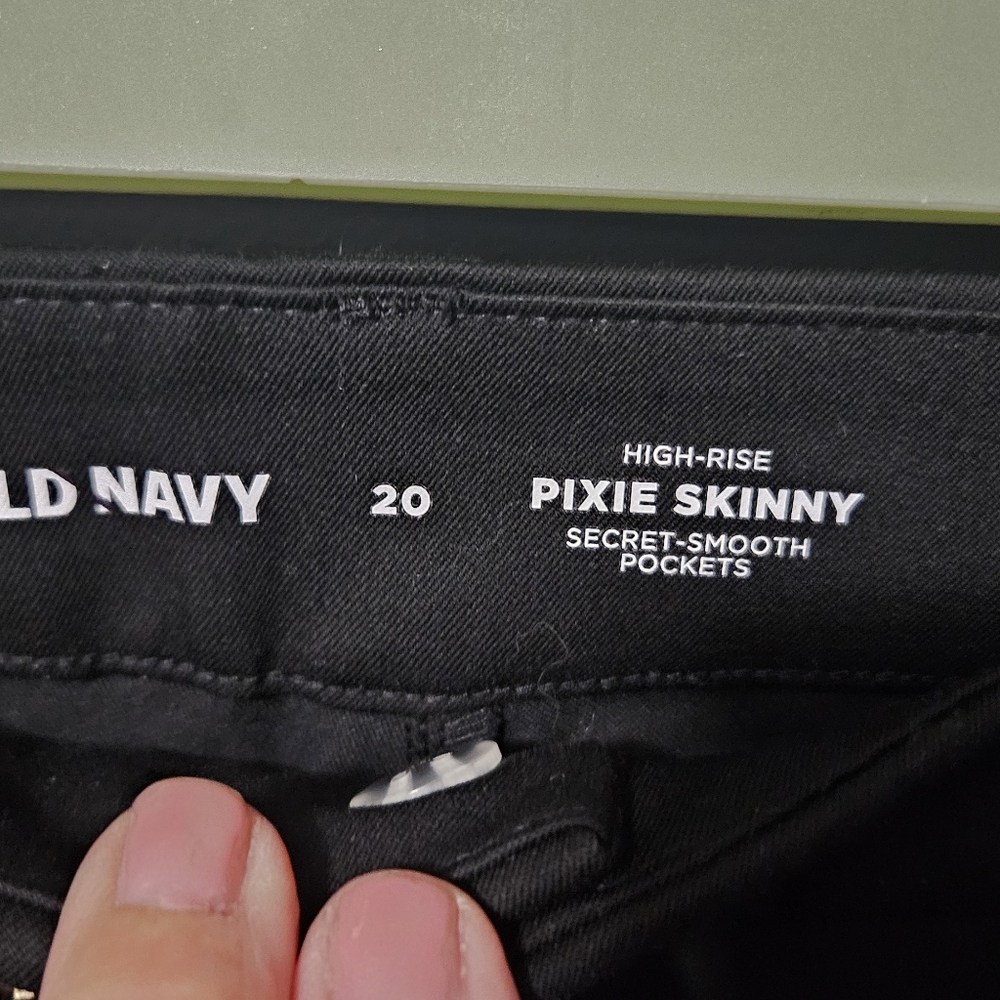 Old Navy Black High-Rise Pixie Skinny Pants/Chinos
